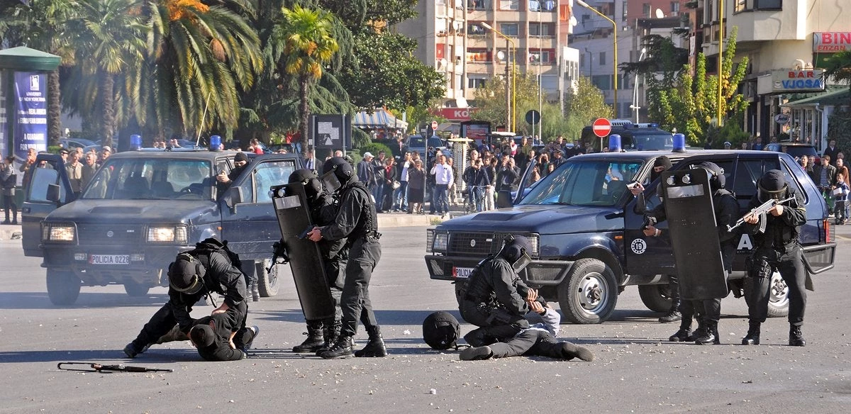 Προκαλεί Ελληνοαλβανός ηθοποιός & υποστηρικτής του ΣΥΡΙΖΑ: «Μπράβο στις Ειδικές Δυνάμεις που εκτέλεσαν τον Κατσίφα»! – Θα παρέμβει η δικαιοσύνη;